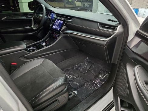 Used 2023 Jeep Grand Cherokee L Laredo image 30