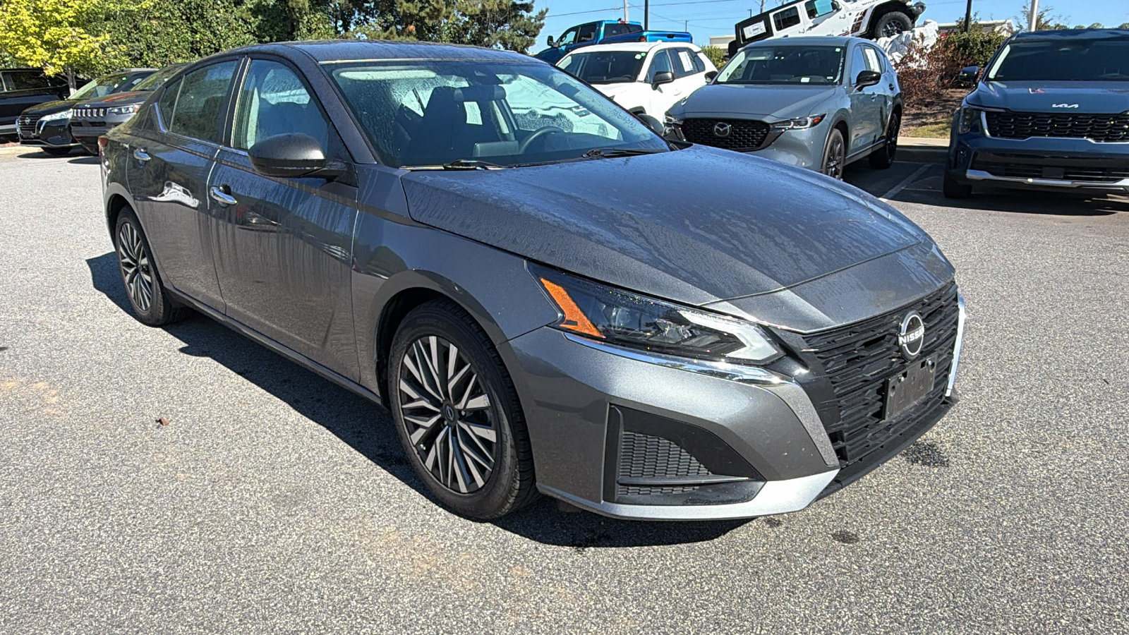 Used 2025 Nissan Altima 2.5 SV FWD image 7