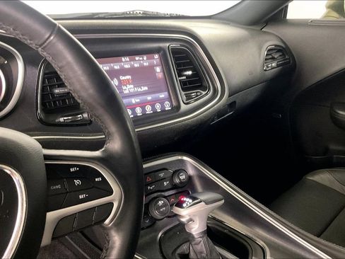 Used 2018 Dodge Challenger SXT Plus RWD image 9