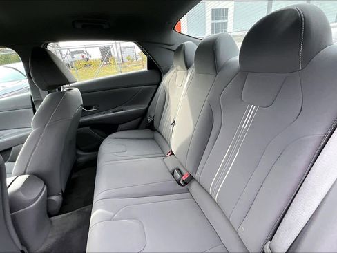 Used 2021 Hyundai Elantra SEL image 17