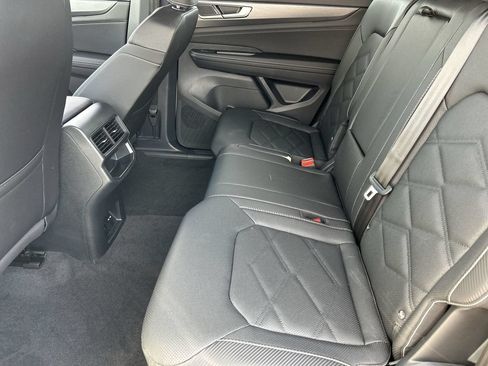 New 2026 Volkswagen Atlas Cross Sport SE FWD image 13