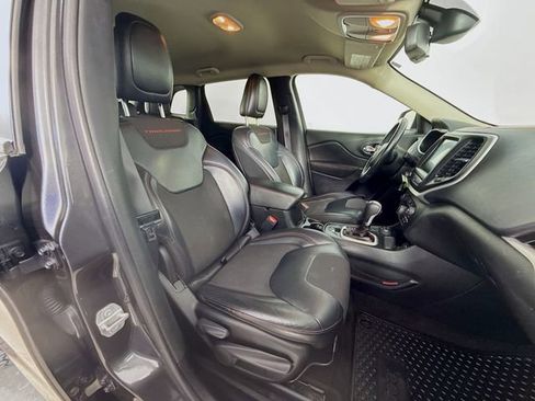 Used 2016 Jeep Cherokee Trailhawk w/ Cold Weather Group image 25