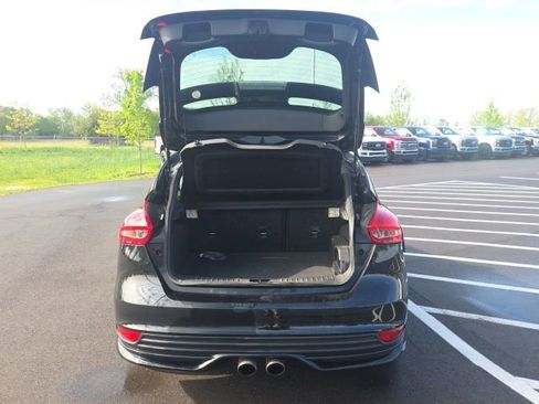 Used 2017 Ford Focus ST w/ Equipment Group 402A FWD image 10