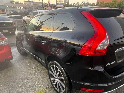 Used 2015 Volvo XC60 T5 Premier w/ Proximity Package image 7