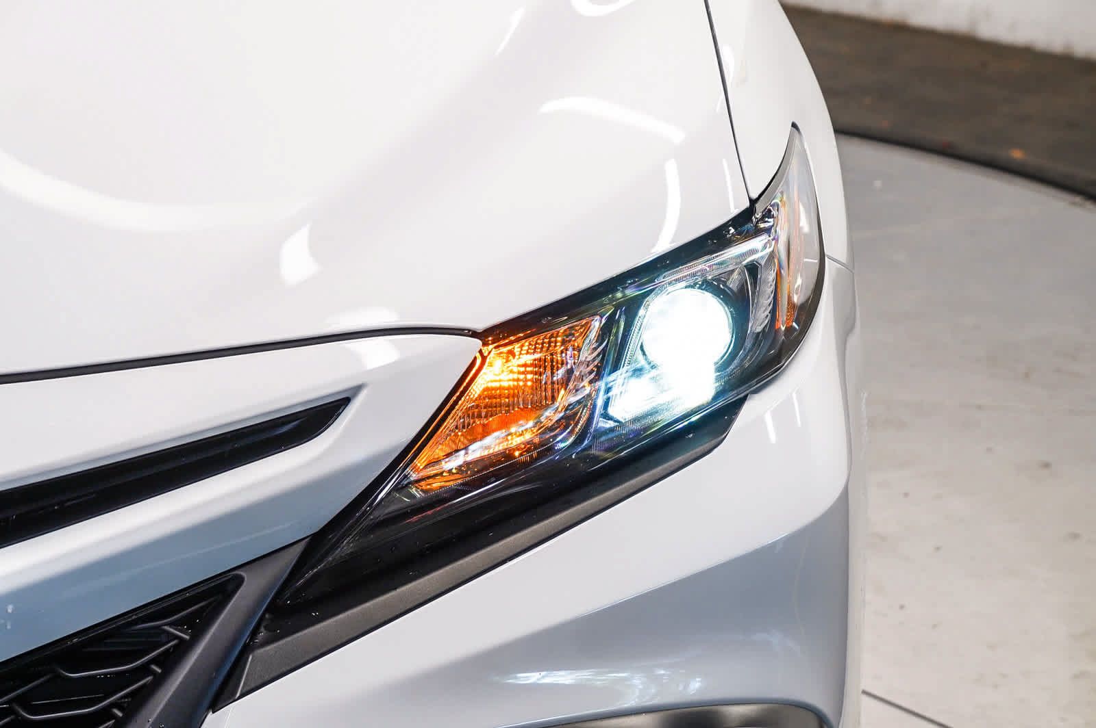 Used 2024 Toyota Camry SE w/ Convenience Package FWD image 7