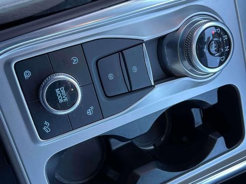 Used 2020 Ford Explorer Platinum w/ Premium Technology Package image 34