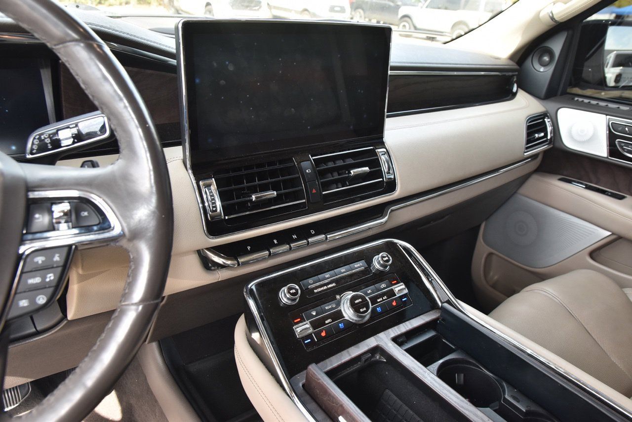 Used 2024 Lincoln Navigator Reserve AWD/4WD image 8