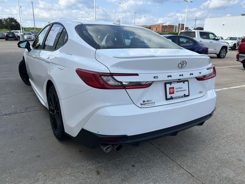 Used 2025 Toyota Camry SE FWD image 4