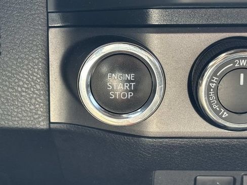 Used 2020 Toyota Tacoma TRD Off-Road w/ Technology Package AWD/4WD image 33