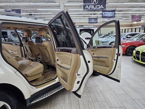 Used 2011 Mercedes-Benz GL 450 4MATIC image 16