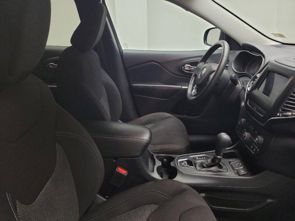 Used 2019 Jeep Cherokee Latitude w/ Popular Appearance Group FWD image 21