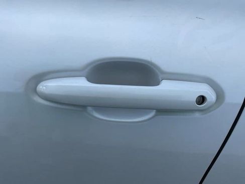 Used 2023 Toyota Highlander LE image 22