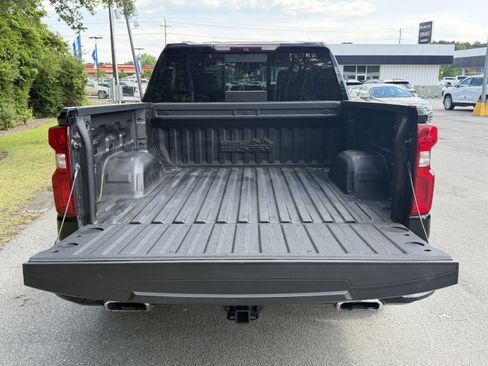 Used 2019 Chevrolet Silverado 1500 High Country w/ Technology Package AWD/4WD image 4