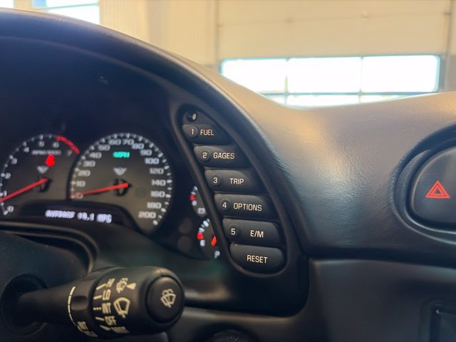 Used 2004 Chevrolet Corvette Coupe RWD image 18
