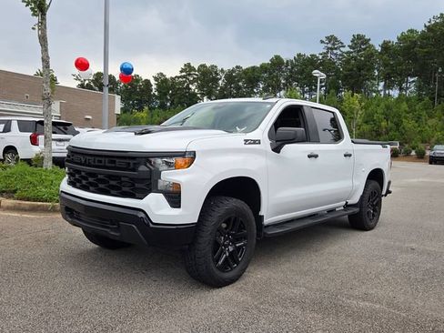 Used 2024 Chevrolet Silverado 1500 Custom Trail Boss w/ Dark Appearance Package AWD/4WD image 4