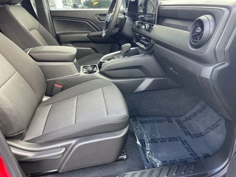 Used 2025 Chevrolet Colorado W/T image 24
