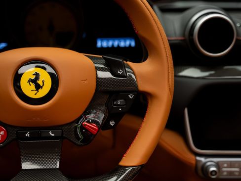 Used 2019 Ferrari Portofino RWD image 48