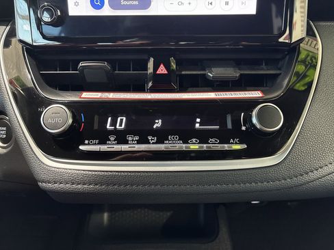 Certified 2025 Toyota Corolla SE w/ Convenience Package image 20