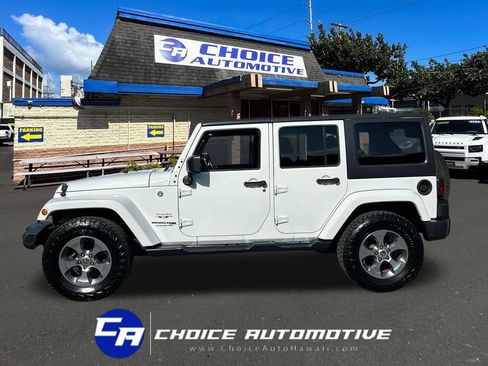 Used 2018 Jeep Wrangler Unlimited Sahara w/ Connectivity Group AWD/4WD image 3