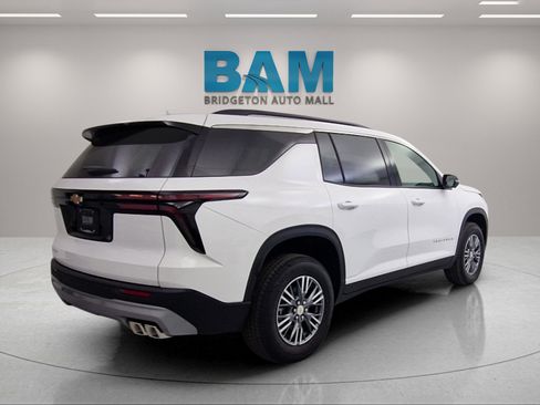 New 2026 Chevrolet Traverse LT w/ Driver Confidence Package FWD image 3