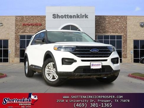 Used 2021 Ford Explorer XLT RWD image 1
