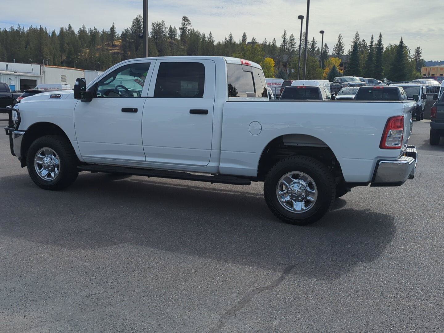 Used 2024 RAM 2500 Tradesman w/ Chrome Appearance Group AWD/4WD image 4