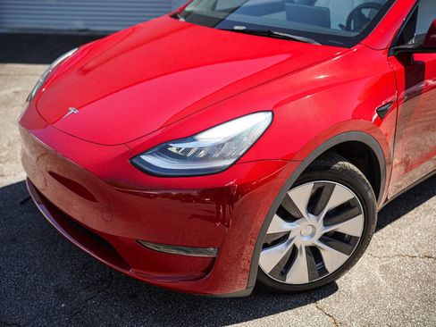 Used 2021 Tesla Model Y Long Range AWD/4WD image 2