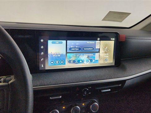 Used 2025 Nissan Kicks SV image 29