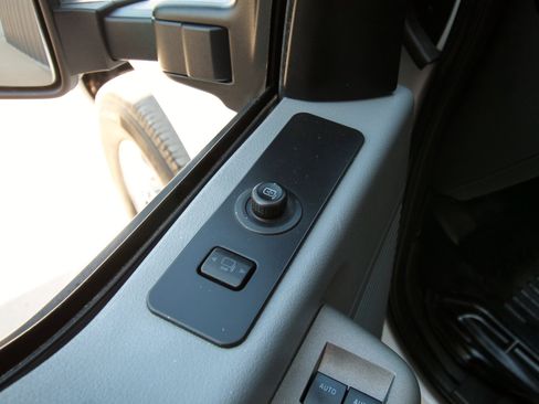 Used 2014 Ford F250 XLT w/ XLT Value Package image 21