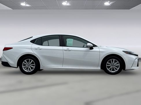 Used 2025 Toyota Camry LE w/ Convenience Package FWD image 2