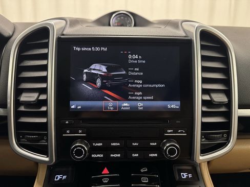 Used 2017 Porsche Cayenne Platinum Edition image 34