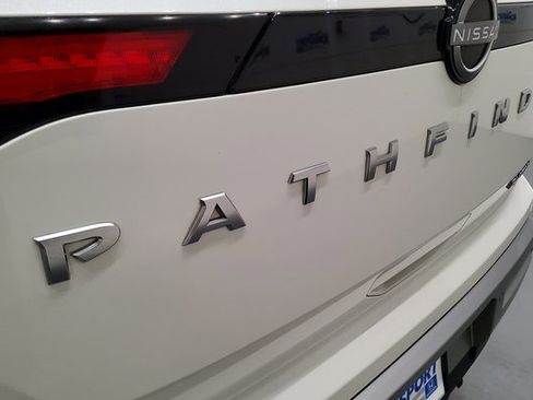 Used 2024 Nissan Pathfinder Platinum image 40