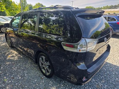 Used 2013 Toyota Sienna SE FWD image 7