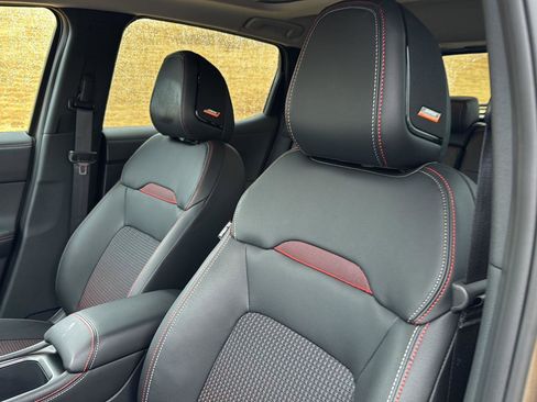 Used 2026 Nissan Kicks SR w/ SR Premium Package image 26