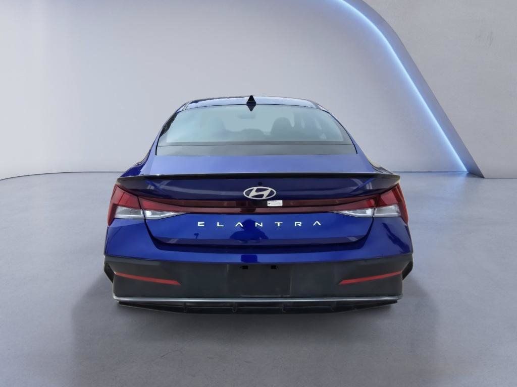 Used 2025 Hyundai Elantra Sport FWD image 5
