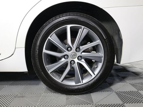 Used 2016 Lexus ES 300h w/ Luxury Package w/Wood Trim FWD image 8