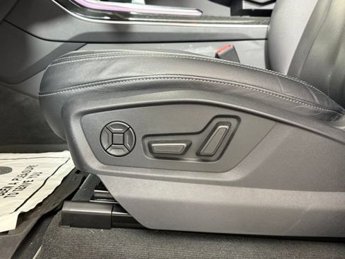 Used 2019 Audi Q8 Premium Plus w/ Premium Plus AWD/4WD image 33
