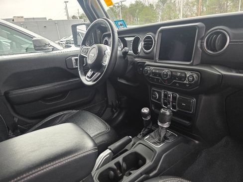 Used 2020 Jeep Gladiator Overland image 3