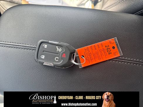 Used 2024 GMC Terrain SLT AWD/4WD image 25