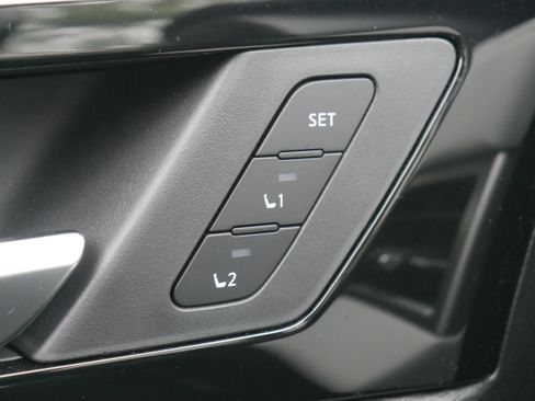 Used 2025 Mitsubishi Outlander AWD image 26
