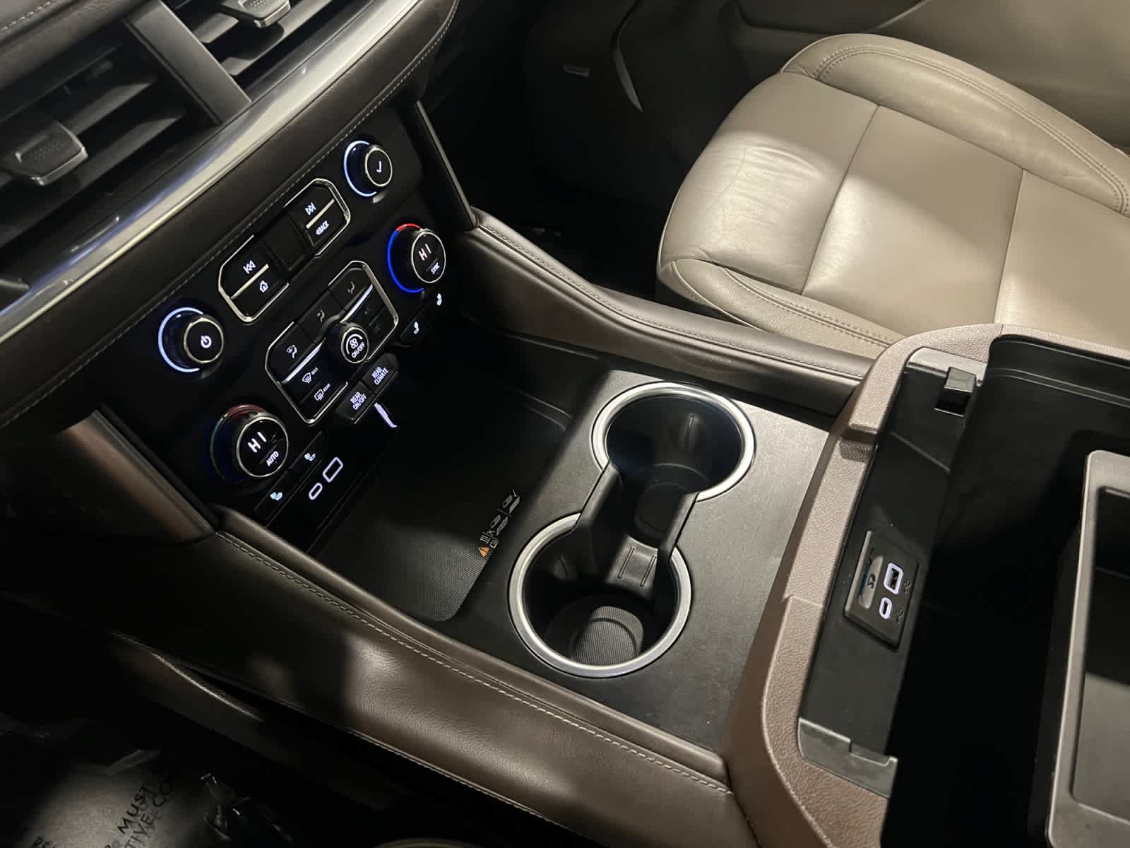 Used 2021 Chevrolet Tahoe Z71 w/ Z71 Signature Package AWD/4WD image 16