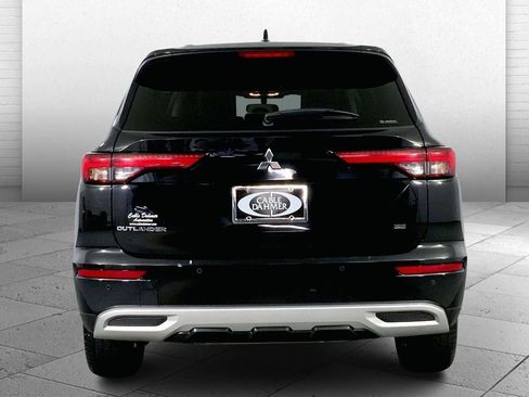 Used 2024 Mitsubishi Outlander SE image 3