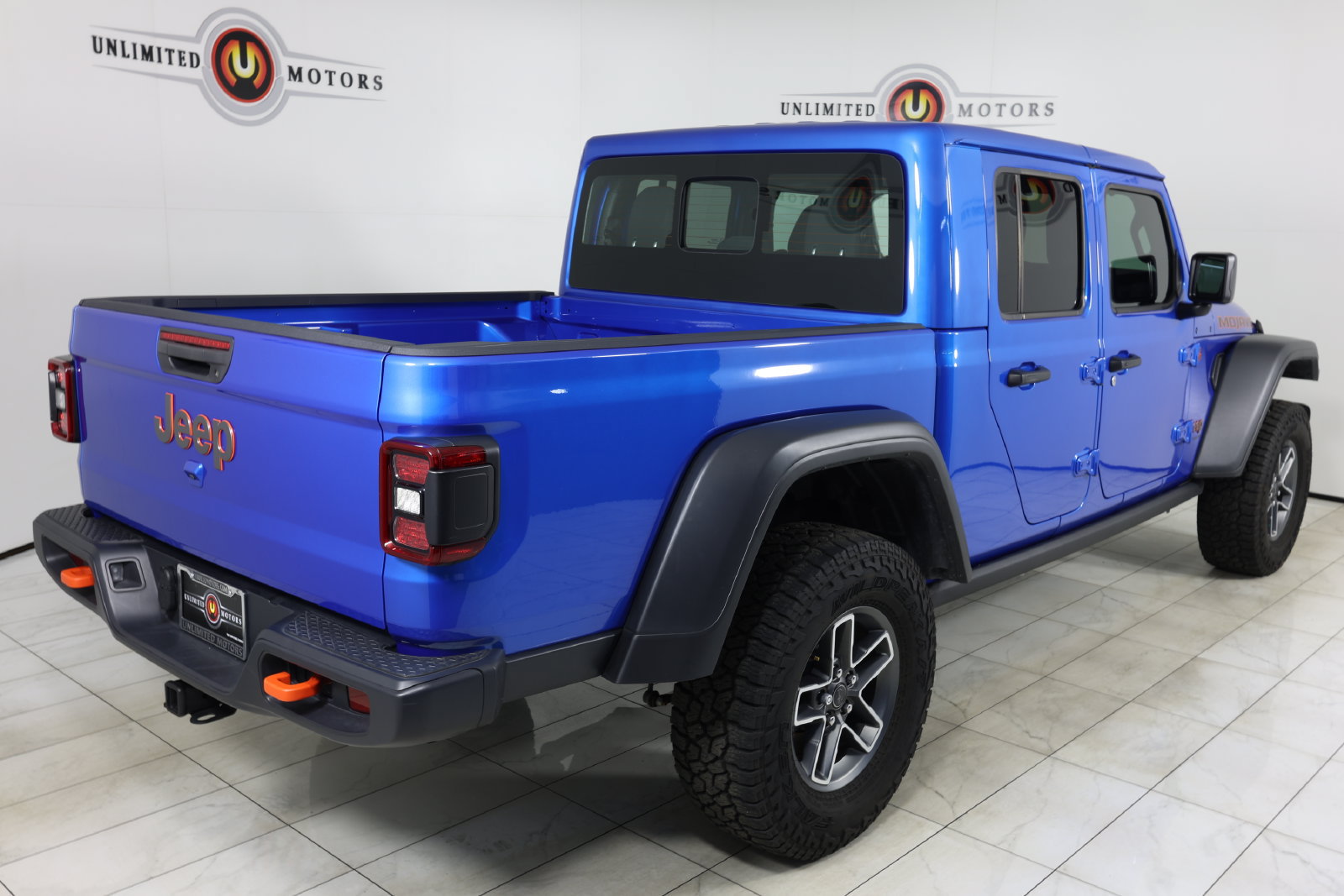 Used 2025 Jeep Gladiator Mojave w/ Convenience Group AWD/4WD image 3