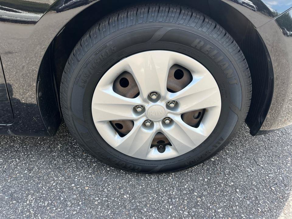 Used 2017 Kia Forte LX FWD image 26