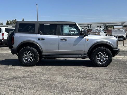 Certified 2024 Ford Bronco Badlands AWD/4WD image 2