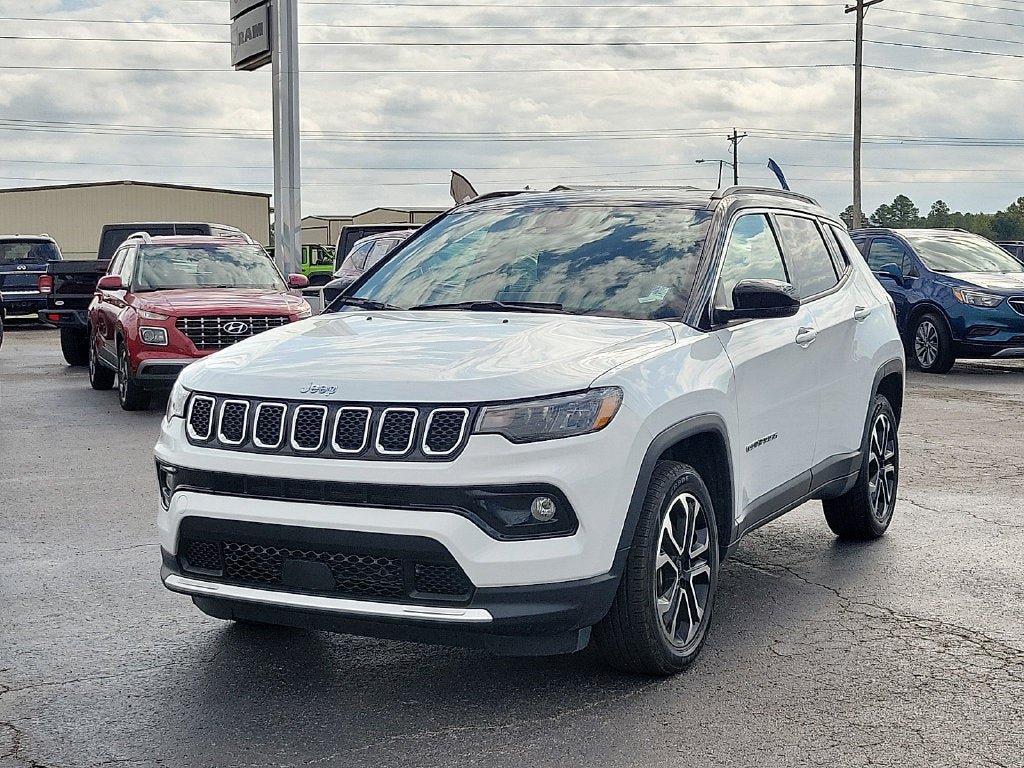 Used 2024 Jeep Compass Limited AWD/4WD image 2