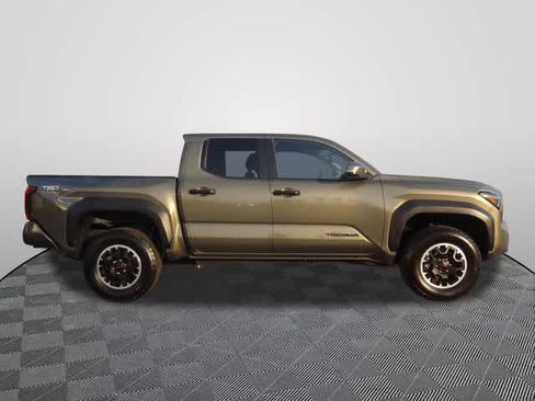 Used 2025 Toyota Tacoma TRD Off-Road w/ TRD Off Road Upgrade Package AWD/4WD image 4