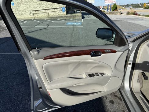 Used 2009 Buick Lucerne CXL image 10