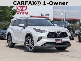Used 2023 Toyota Highlander XLE FWD video 2