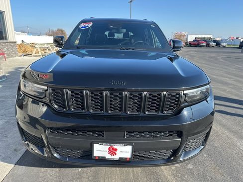 Used 2023 Jeep Grand Cherokee L Laredo image 3